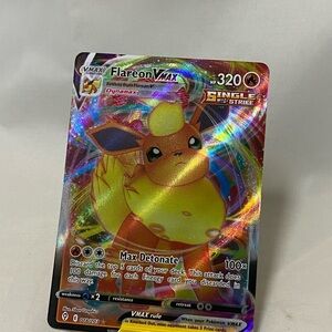 Flareon VMAX 018/203 SWSH07: Evolving Skies Ultra Rare Pokemon Card